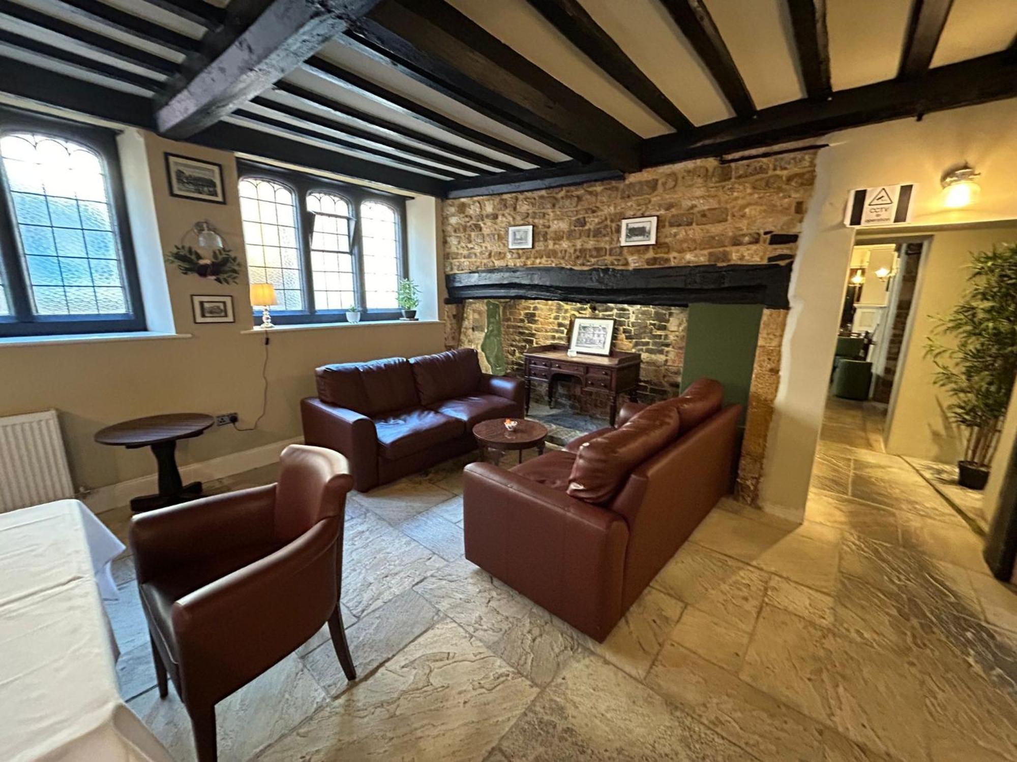 The Hind Hotel Уелингбъро Екстериор снимка