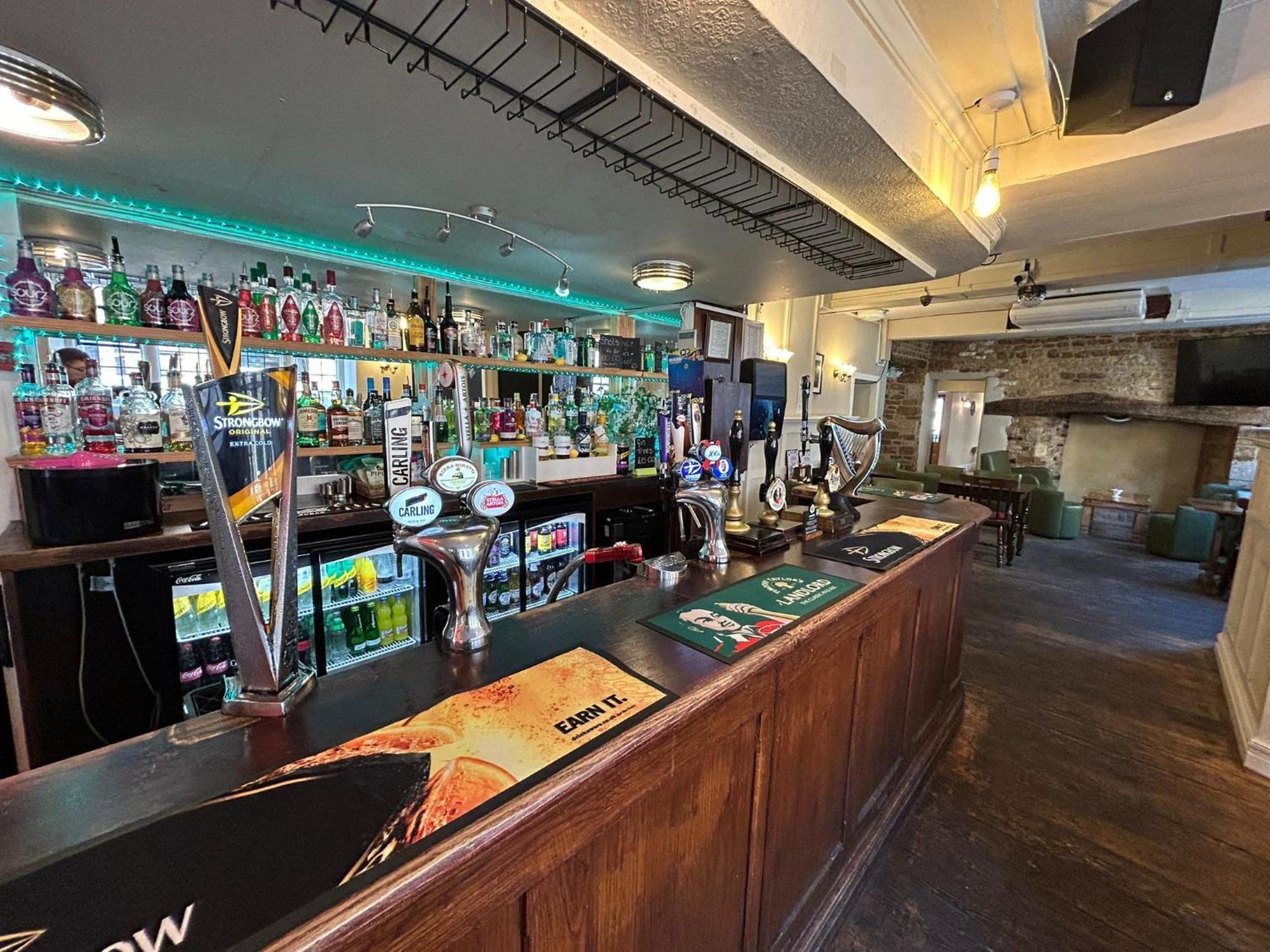 The Hind Hotel Уелингбъро Екстериор снимка