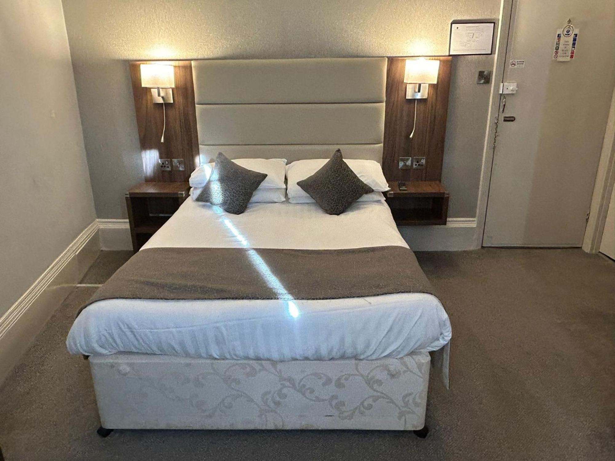 The Hind Hotel Уелингбъро Стая снимка